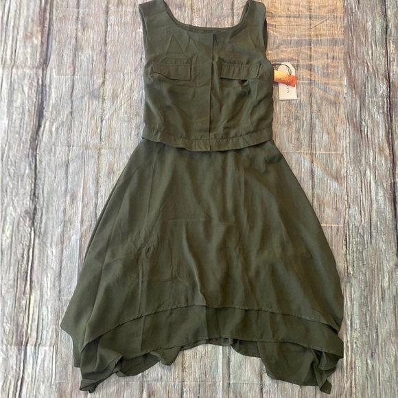 New Women’s Juniors Small Olive Green Shark Bite Hem Dress - Picture 3 of 5